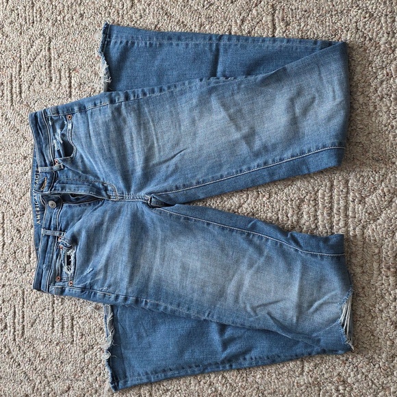 American Eagle Super Hi Rise Flare Jeans Size 2 X-Long Distressed - Picture 9 of 9